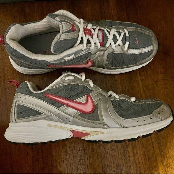 Nike Impact Zone Retro Women
Size 11 Gray Pink Athletic
Running Shoes 327860-061 - Picture 13 of 14